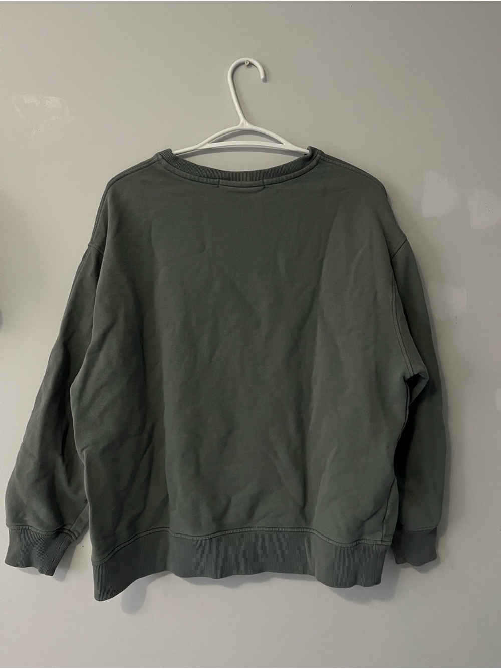 OAK + FORT Women's Crewneck sweatshirt in Olive Green - REFINED loungewear logo - Picture 10 of 13